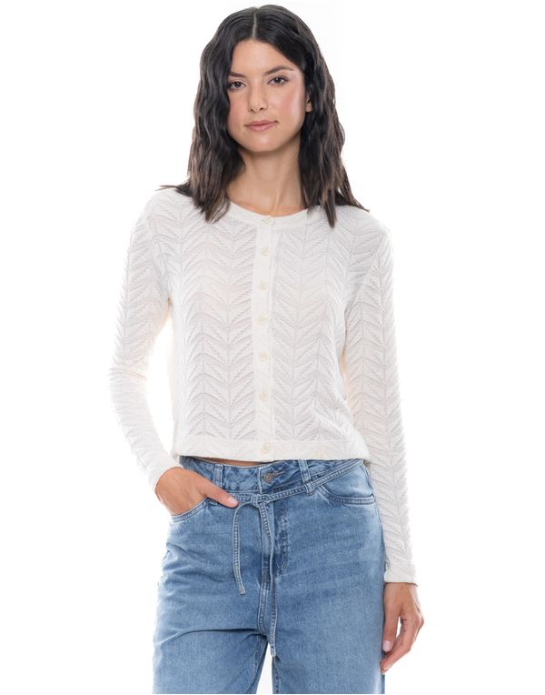 Camiseta-cruda-manga-larga-con-botonadura-frontal.