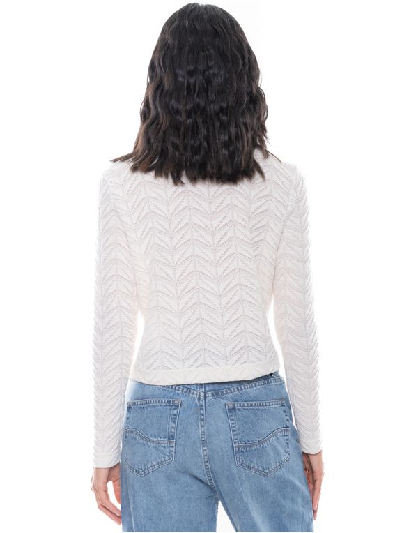 Vista-trasera-de-camiseta-cruda-con-diseño-tejido.