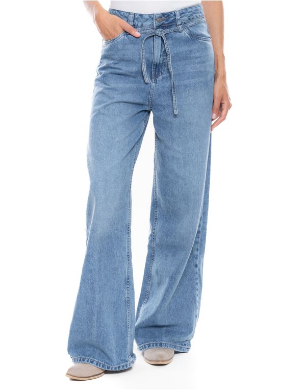 Jean-wide-leg-azul-con-tiro-alto-y-cinturon.