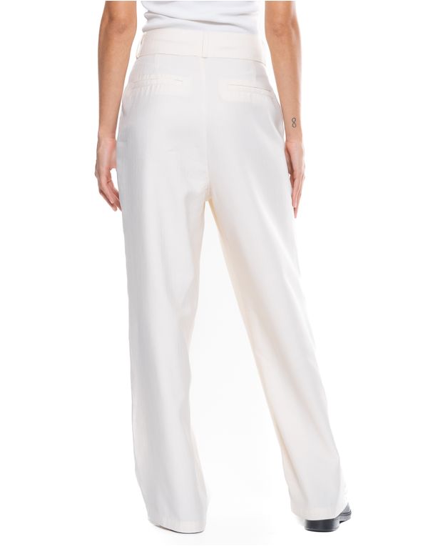Vista-trasera-de-pantalon-marfil-con-bolsillos-decorativos.
