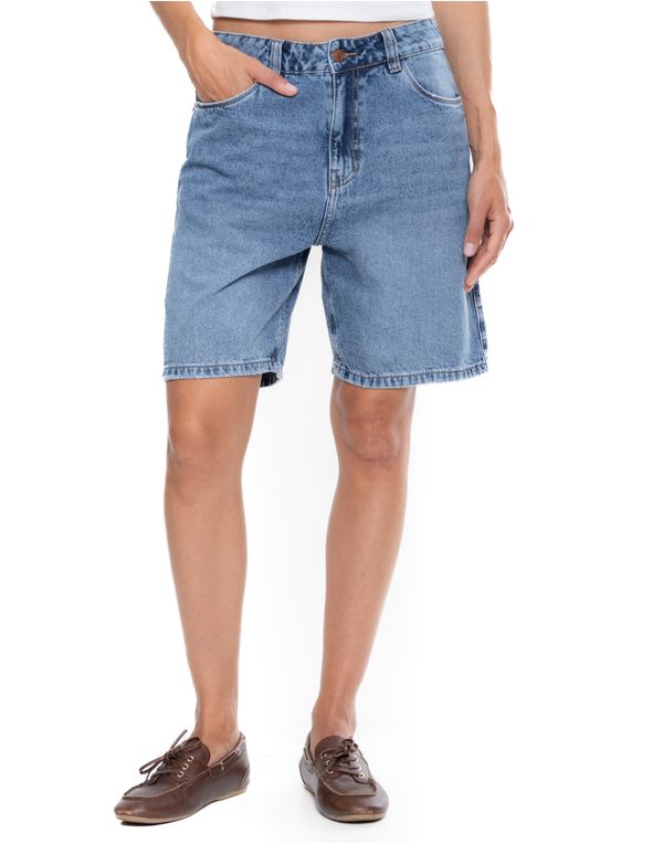 Shorts-bermuda-denim-tono-medio-con-bolsillos-delanteros.
